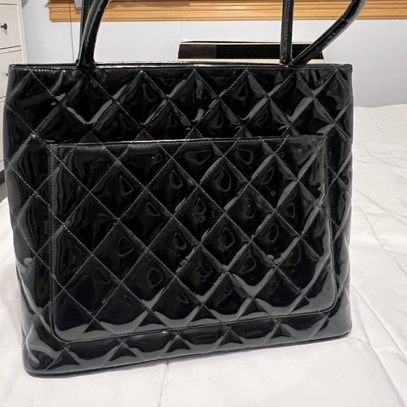 Chanel Patent Medallion Tote - Picture 2 of 11